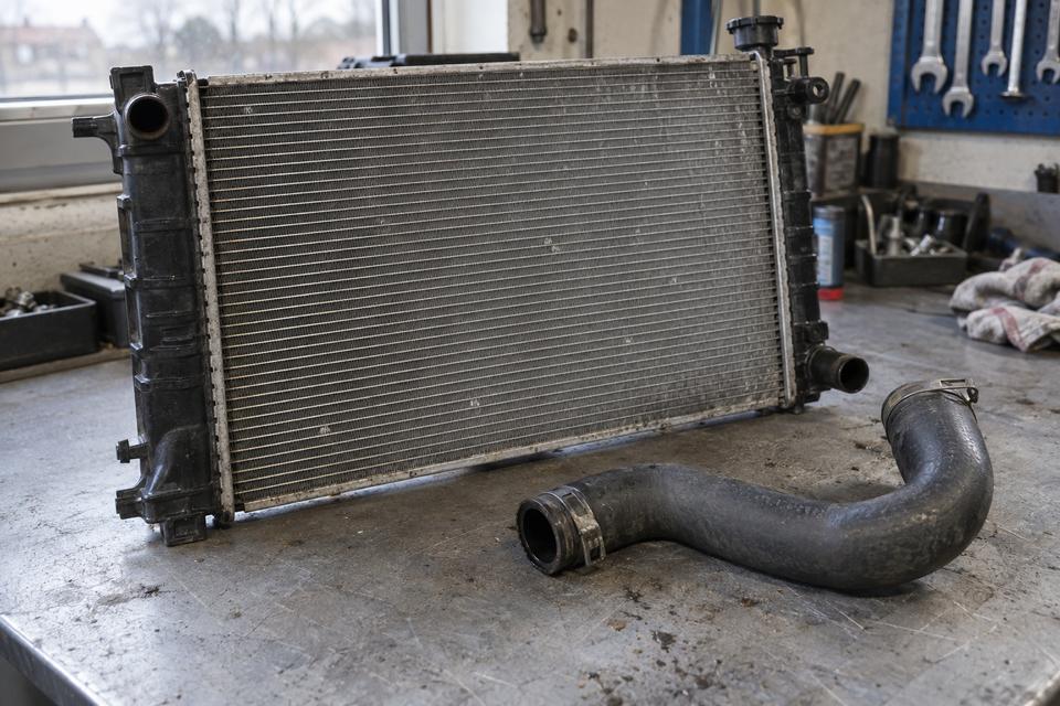 Kølesystem & termostat – motiv fra bilens teknik og vedligeholdelse
